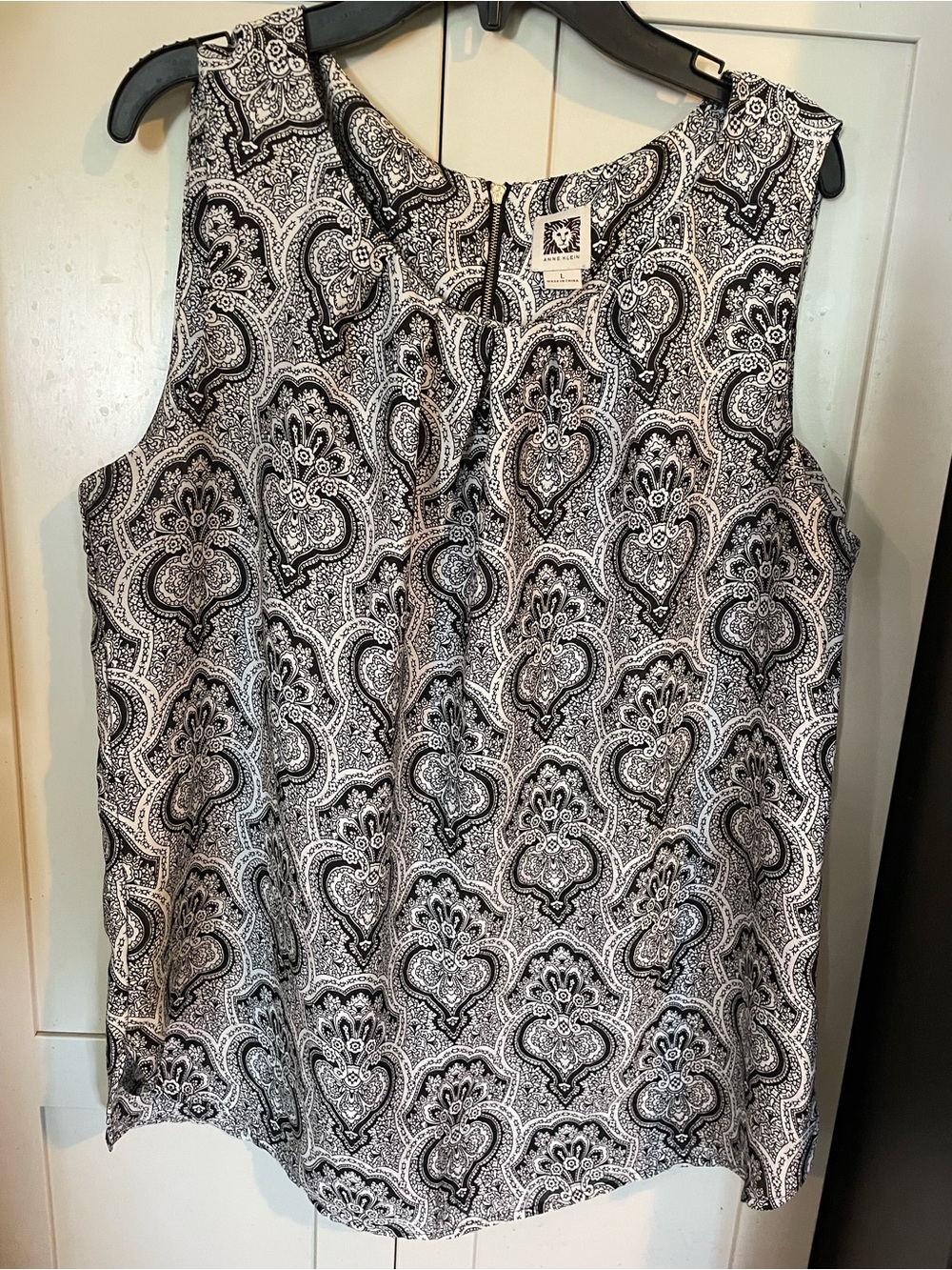 Black & White Paisley Sleeveless Shell Top